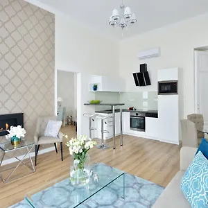 https://julia-superior-apartment-in-the-city-center.inbudapesthotels.com
